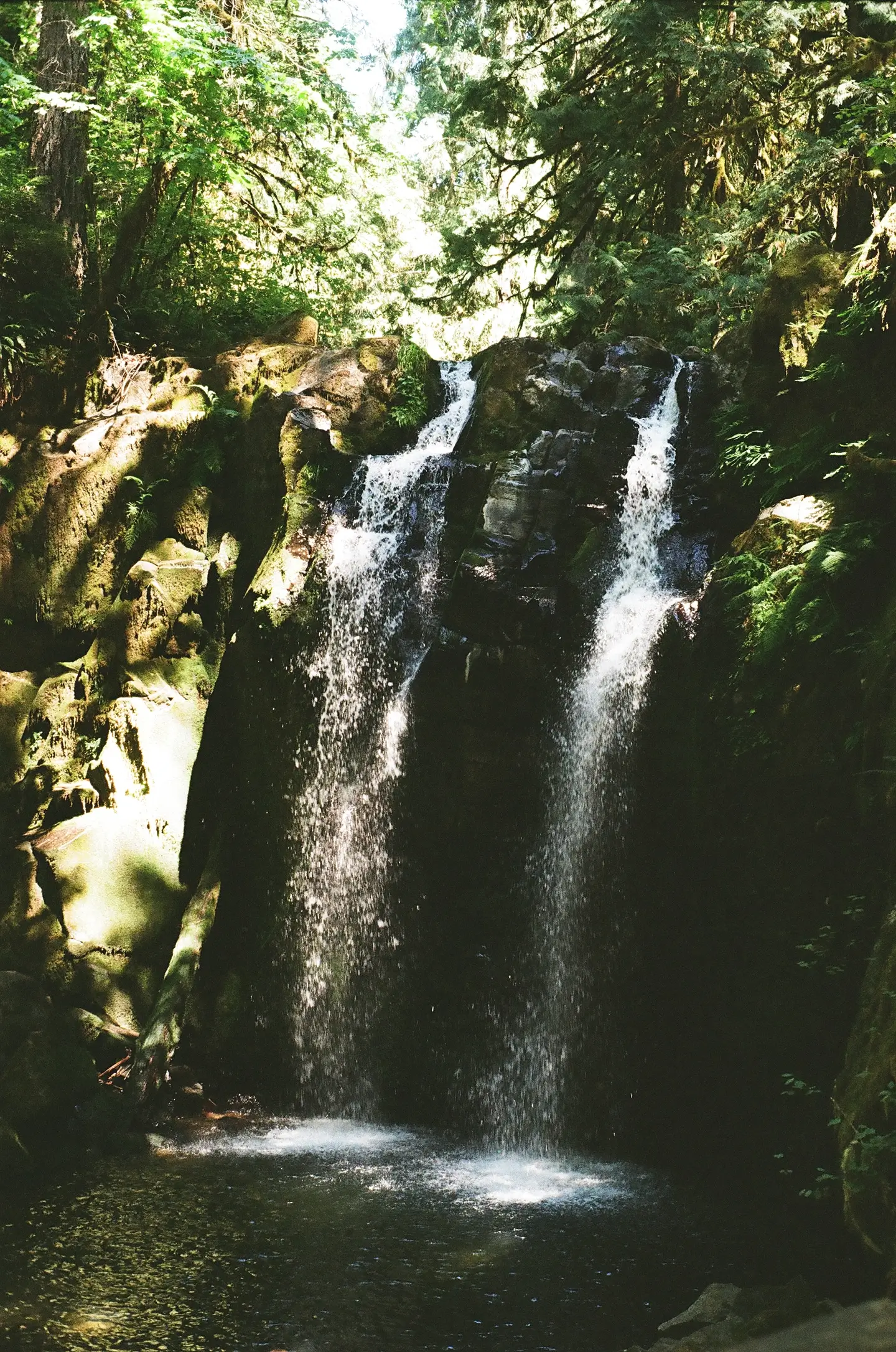 Majestic Falls in Lebanon, Oregon up close